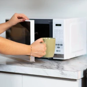 Microondas Digital Blanco 0.7 Pies Rosthal